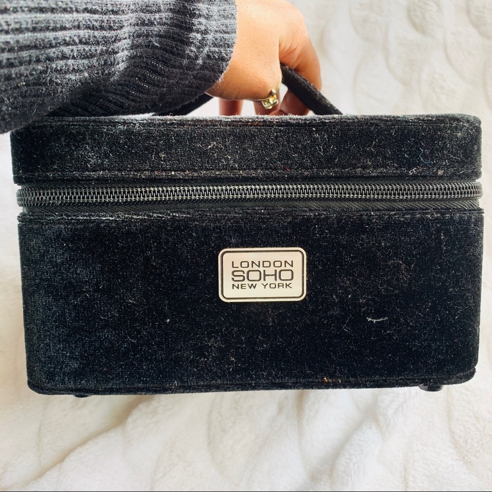 💎5/$25💎 Black Faux Suede Makeup Organizer